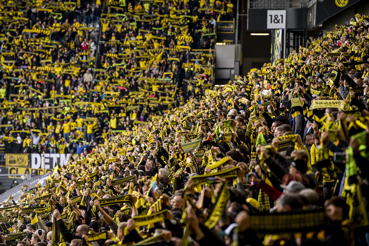 关于多特蒙德主场大获胜利，领跑积分榜的信息