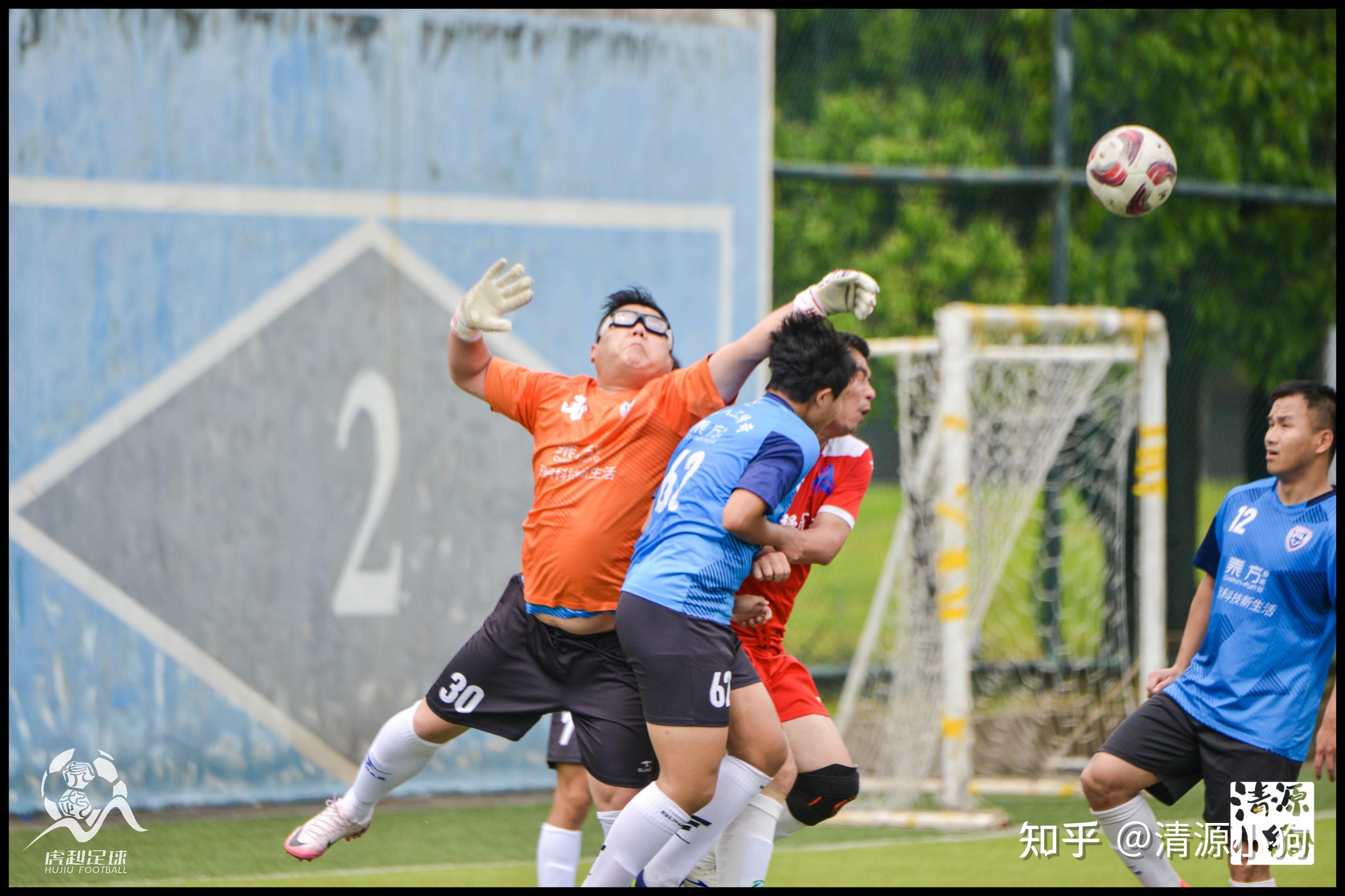 关于强力攻守：足球联赛精彩对决引关注的信息