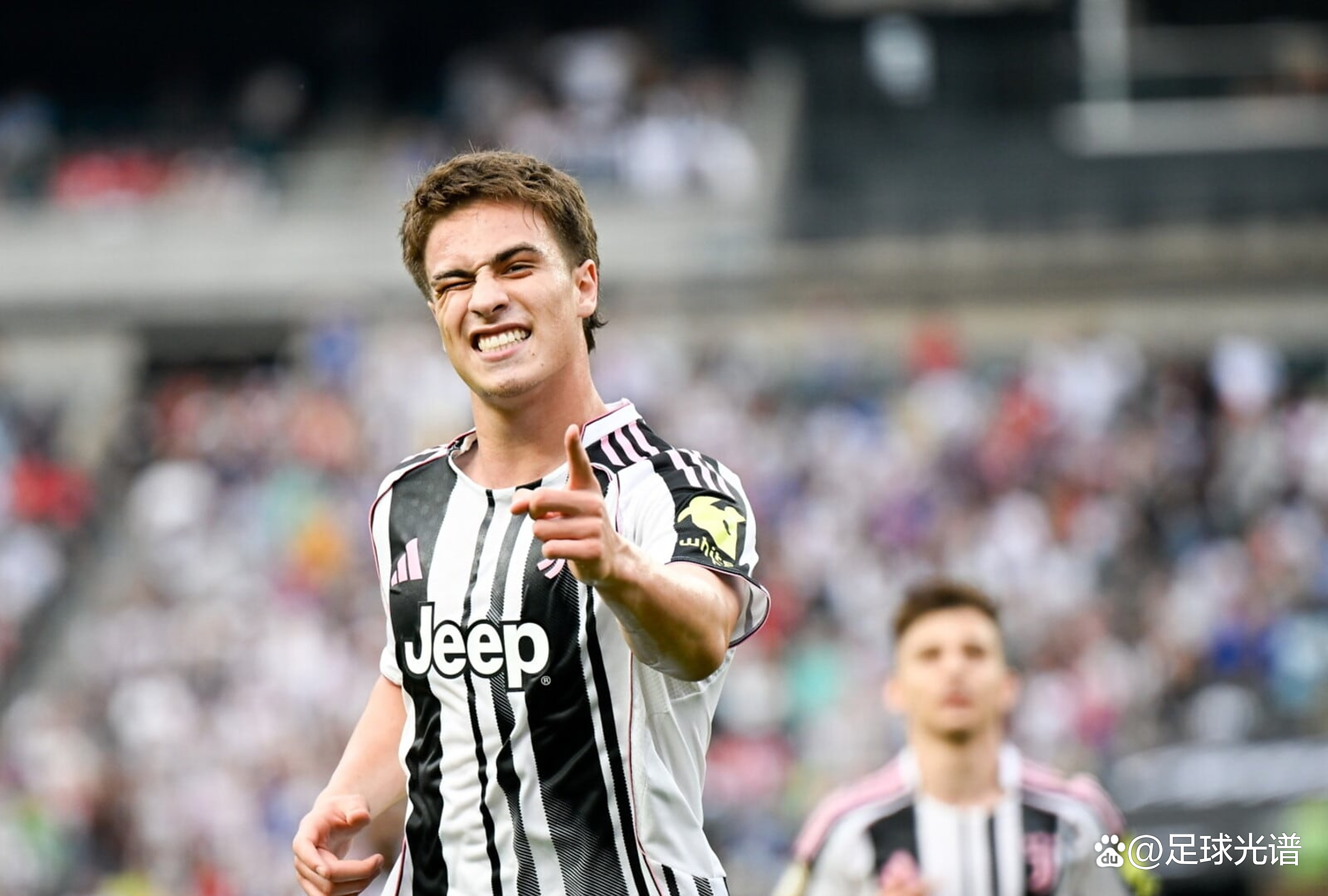 包含尤文图斯艰苦晋级，下一阶段将继续争夺欧洲俱乐部杯冠军的词条