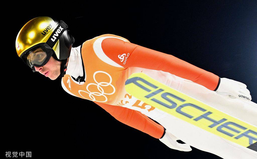奥地利选手在滑雪比赛中再次夺冠