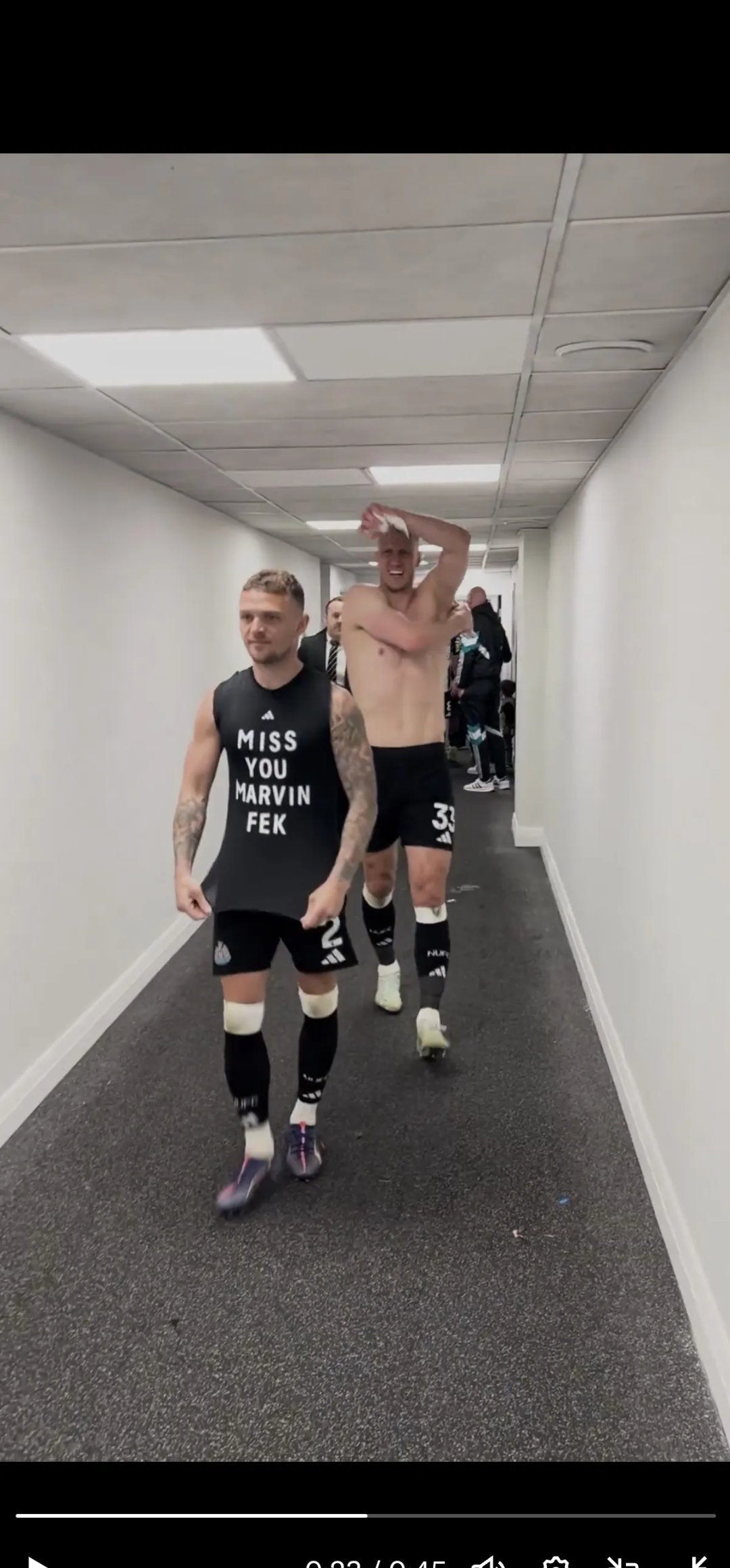 纽卡斯尔队员言语冲突,主教练严厉制止 纽卡斯尔队员言语冲突,主教练严厉制止