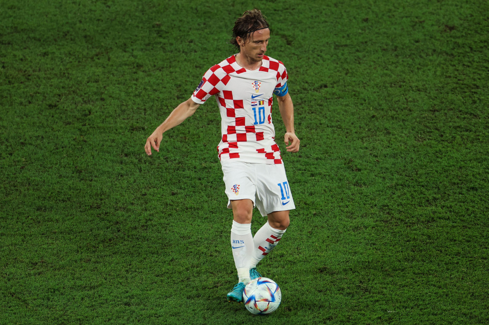 包含克罗地亚国脚莫德里奇表现不佳，遭到批评与质疑的词条