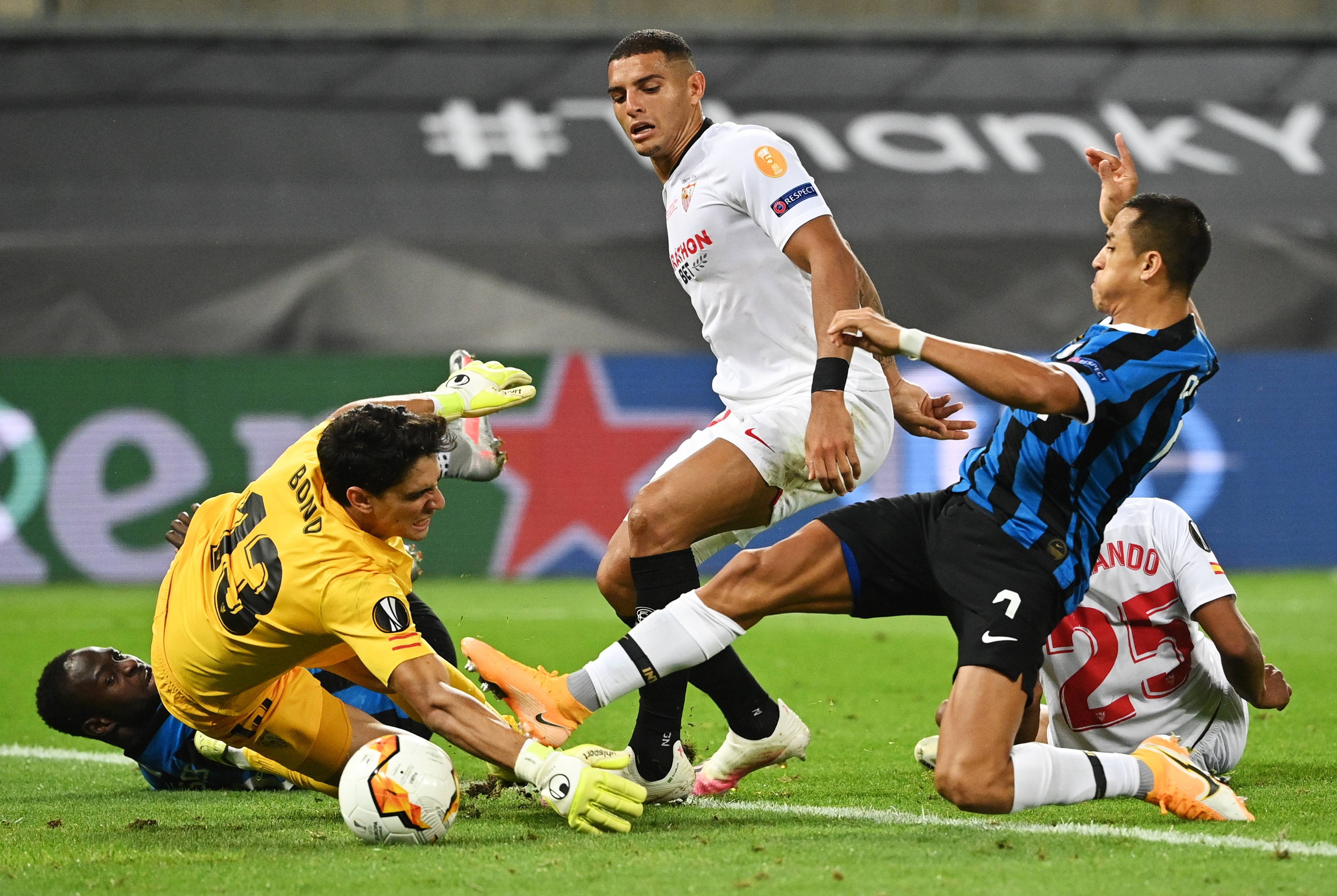 爱游戏官方登录入口-巴伦西亚战平瓦伦西亚，保持不败纪录