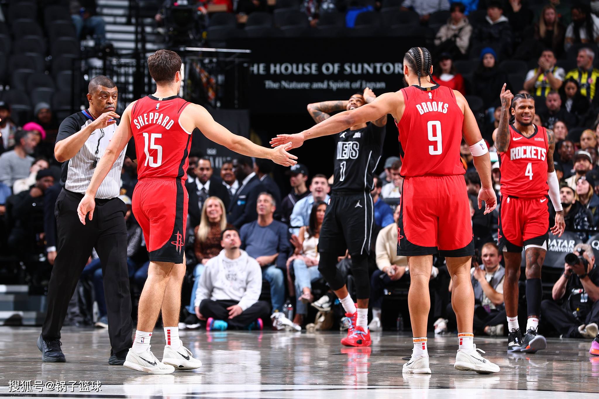 火箭队与篮网展开全球级激烈对决