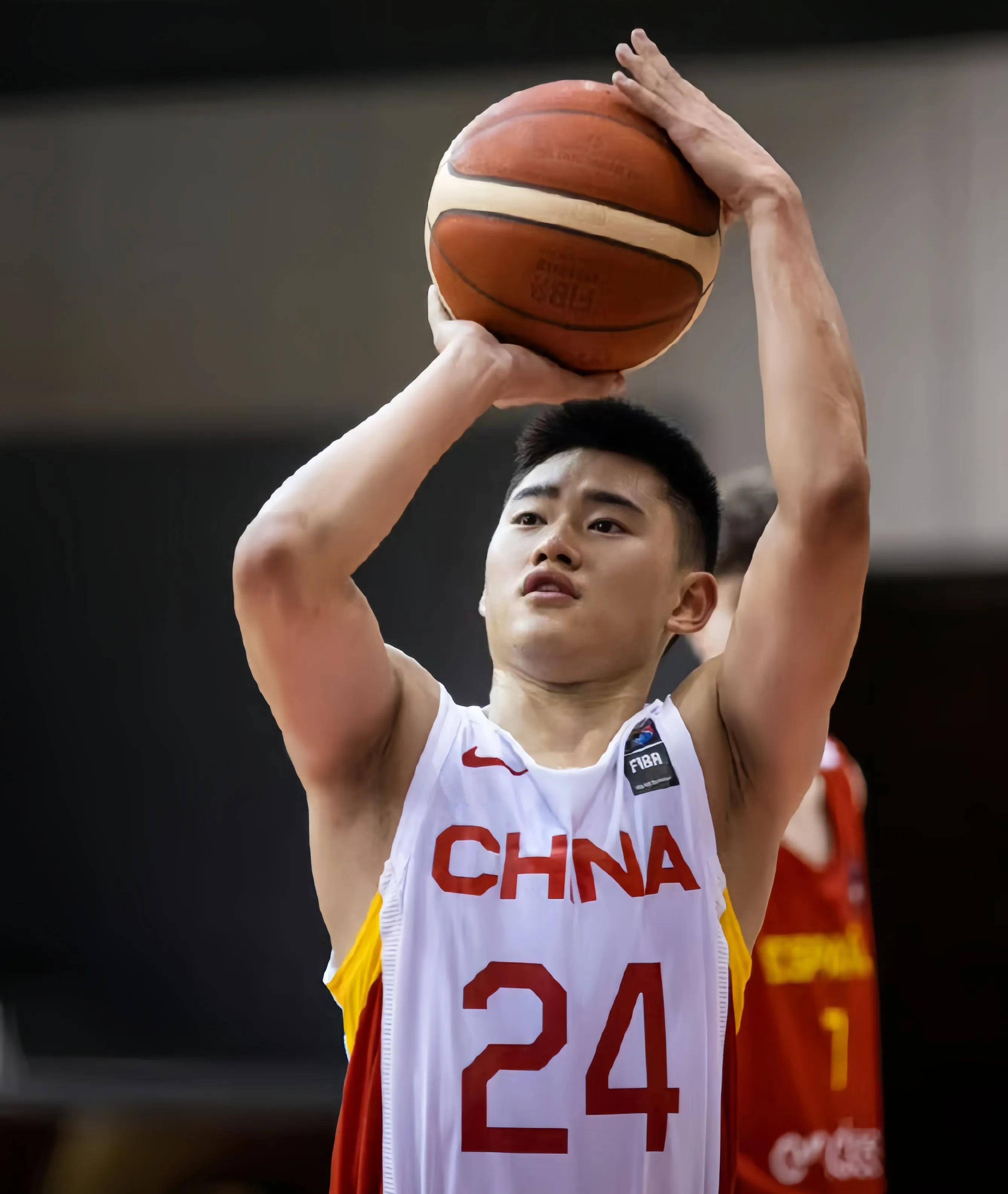 爱游戏登录-后卫球员跨界参加篮球明星赛