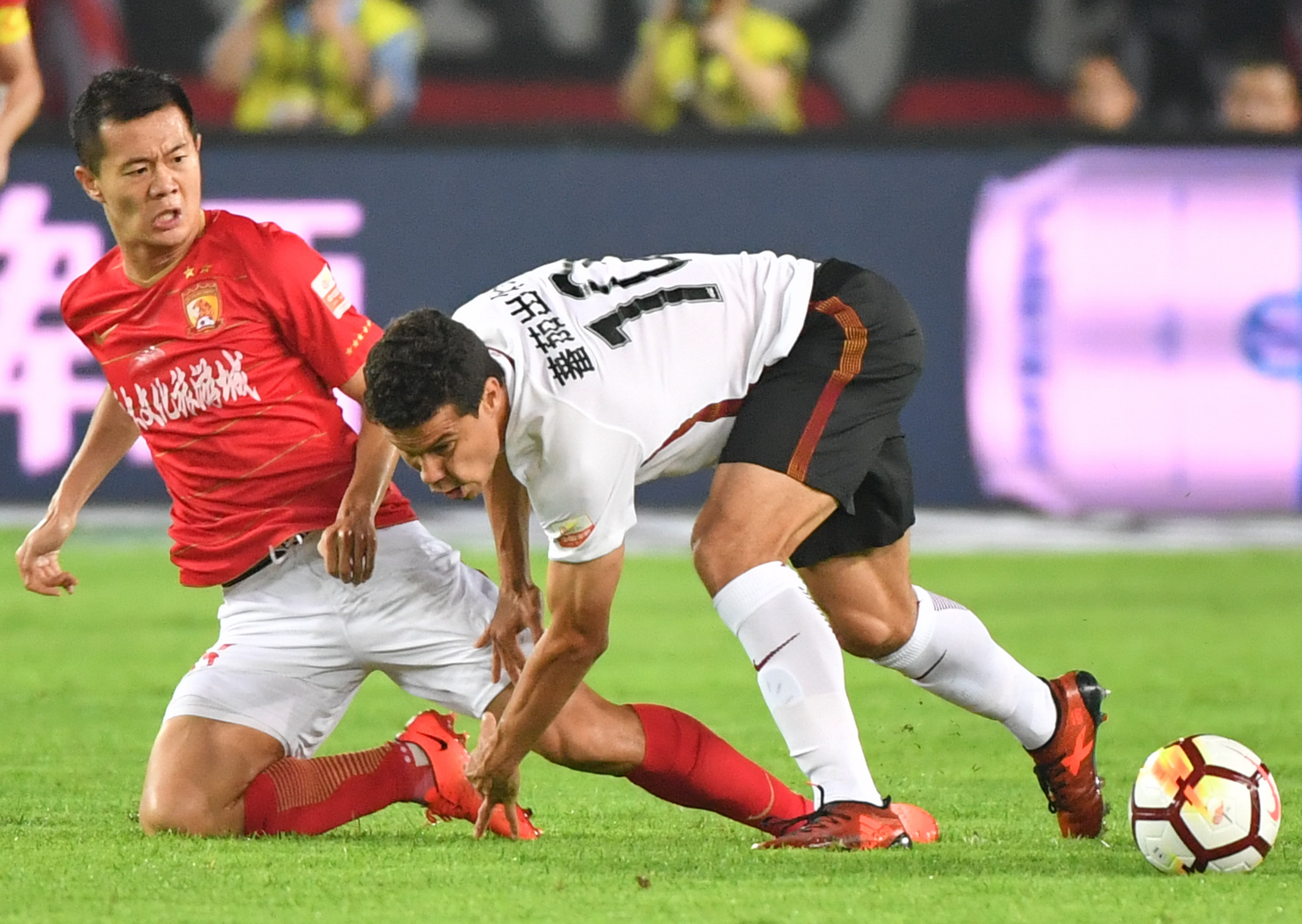 爱游戏网址-深圳佳兆业客场逼平华夏幸福，保级前景一片光明的简单介绍